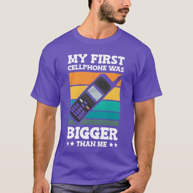 Camiseta My First Cellphone Was Bigger Retro Phone 90s fami (Frente)