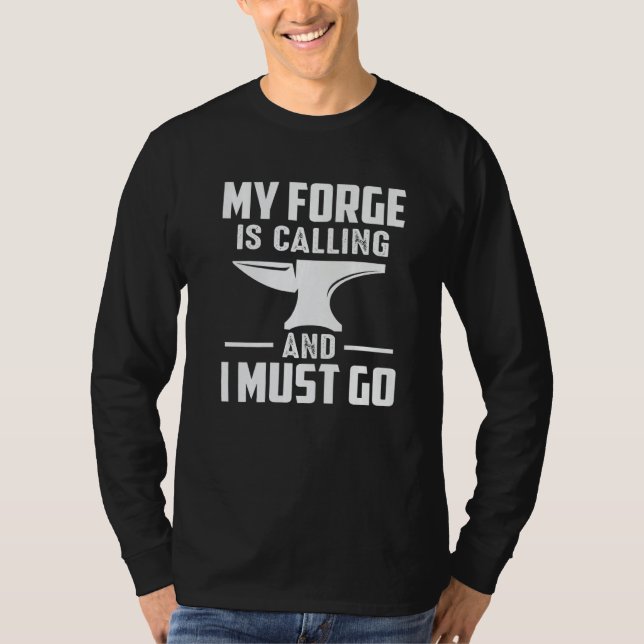 Camiseta My Forge Is Calling And I Must Go Blacksmith Premi (Frente)