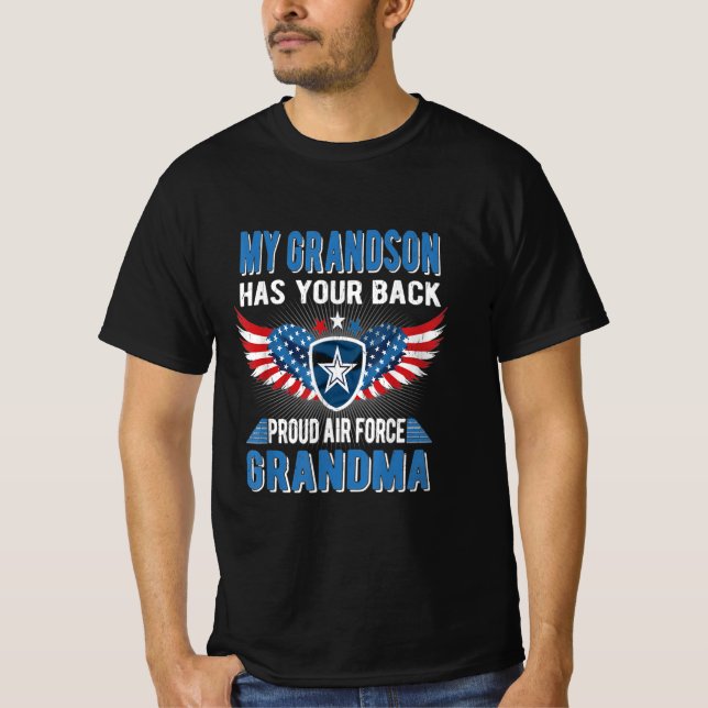 Camiseta My grandson has your back proud air grandma gift (Frente)