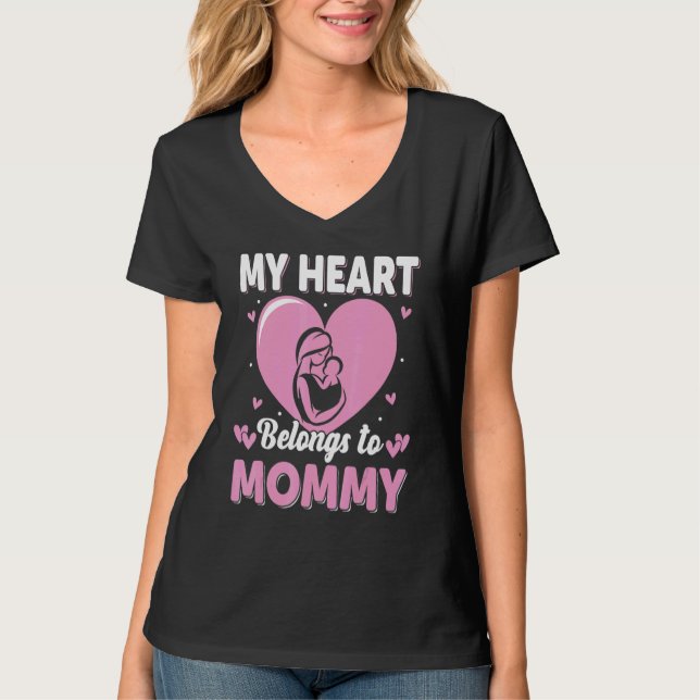 Camiseta My Heart Belongs to Mommy Womens (Frente)