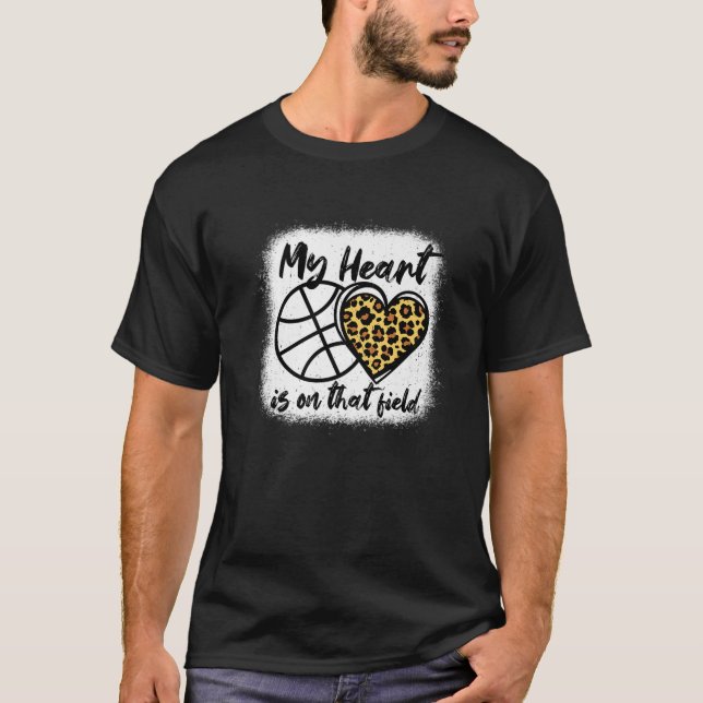 Camiseta My Heart Is On That Field Basketball Mom Cheetah W (Frente)