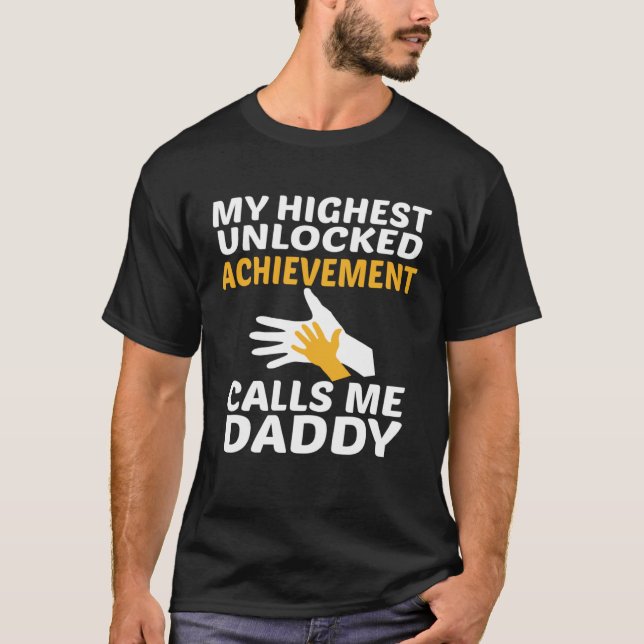 Camiseta My Highest Unlocked Achievement Calls Me Daddy Fat (Frente)