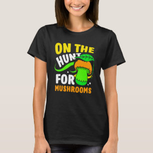 Camiseta Na Caça Para Cogumelos Escolhendo Cogumelo Seletor