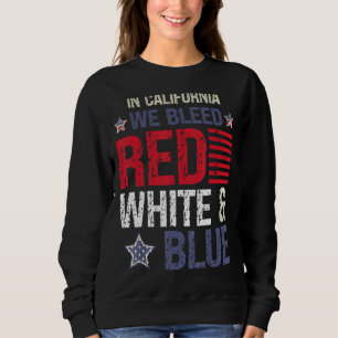 Camiseta Na Califórnia nós sangramos vermelho branco e azul