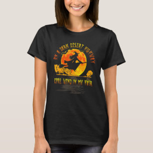 Camiseta Na Escura Estrada do Deserto Bruxa Montando Vassou