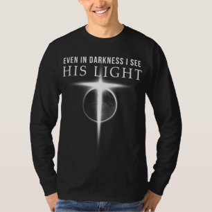 Camiseta Na Escuridão, vejo seu Jesus, seu presente cristão