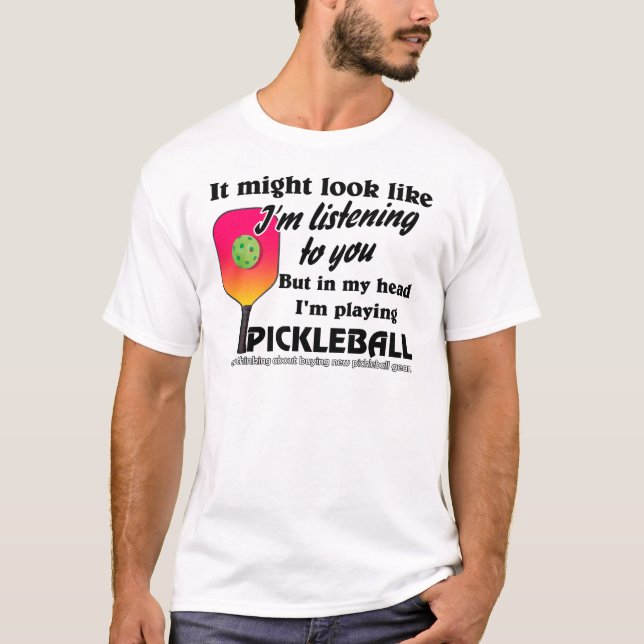 Camiseta Na minha cabeça estou jogando Pickleball Engraçado (Frente)