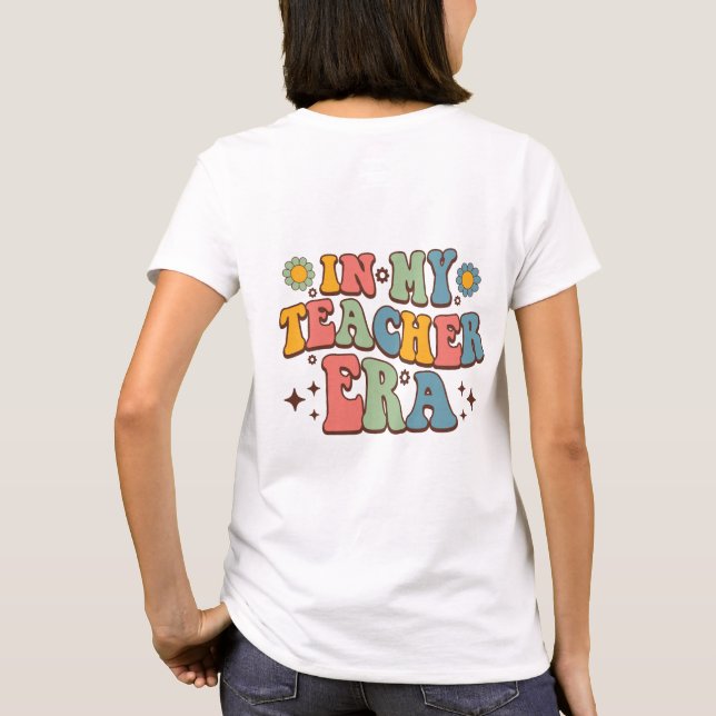 Camiseta Na Minha Era Do Professor | Groovy Lettering (Verso)