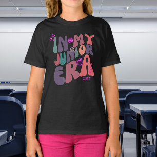 Camiseta Na minha era mais nova, elementos neon com o ano