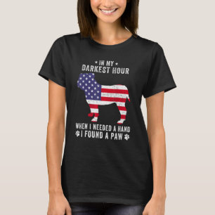 Camiseta Na Minha Hora Mais Escura Encontrei Um Cachorro In