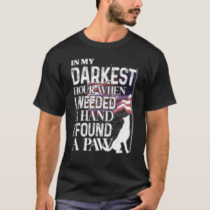 Camiseta Na Minha Hora Mais Escura Quando Precisava De Uma 