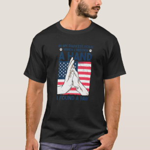 Camiseta Na minha hora mais escura quando precisava de uma 