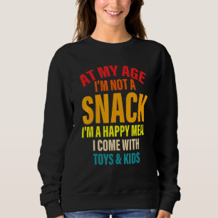 Camiseta Na minha idade, não sou um lanche, sou uma citação