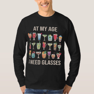 Camiseta Na Minha Idade Preciso De Óculos Bebendo Engraçado