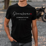 Camiseta Na moda Padrinho de casamento Wedding<br><div class="desc">O presente perfeito para qualquer padrinho de casamento, a divertida e moderna design apresenta um roteiro de tipografia na moda com "Padrinho de casamento" com pequenos e fofos cheios de coração de amor vermelho para. A design é fácil de personalizar com um nome e data de casamento estabelecida e será...</div>