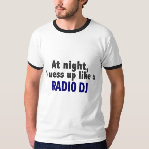 Camiseta Na noite eu visto-me acima como um rádio DJ