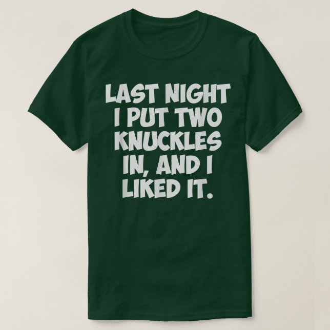 CAMISETA NA NOITE PASSEI DOIS KNUCKLES, E EU GOSTEI DISSO (Frente do Design)