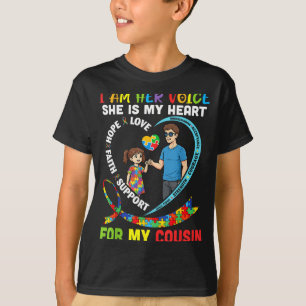 Camiseta Na voz dela, ela é meu coração para o autismo do m