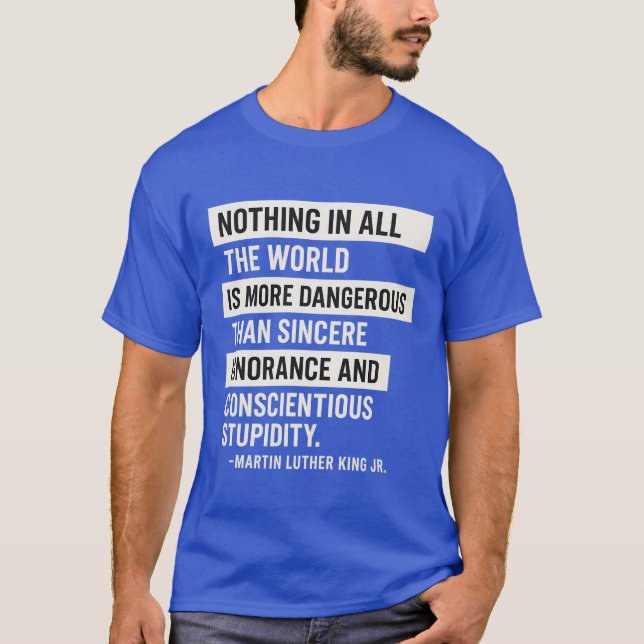 CAMISETA NADA EM TODO O MUNDO É MAIS PERIGOSO DO QUE SI (Frente)