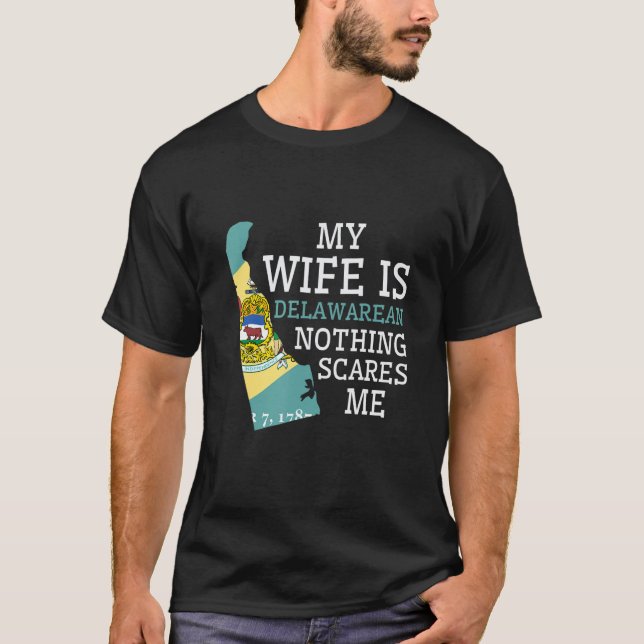 Camiseta Nada Me Assusta Minha Esposa É Delawareana Marido  (Frente)