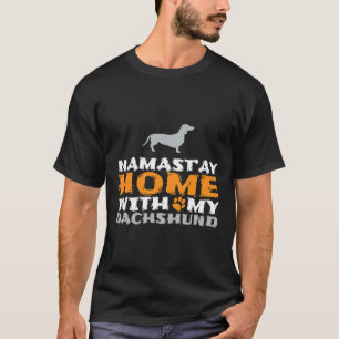 Camiseta Namast Ay Home Com Meu Proprietário De Cachorro De