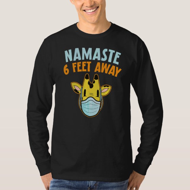 Camiseta Namaste 6 pés distante Giraffe Facemask Social Dis (Frente)