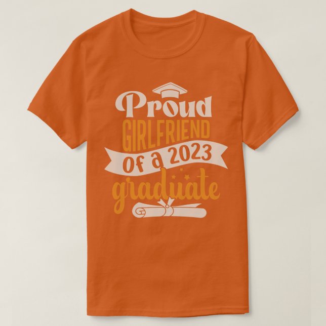 Camiseta Namorada De Um Formando 2023 (Frente do Design)