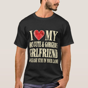 Camiseta Namorada Linda e Bonita Fique na Sua Engraçado