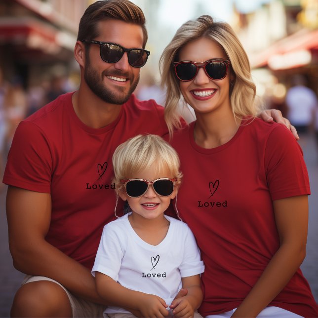 Camiseta Namorados personalizado de bolso simples e texto (Criador carregado)