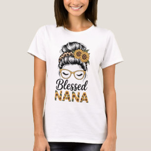Camiseta Nana Abencoada com Óculos de Sol e Girassóis