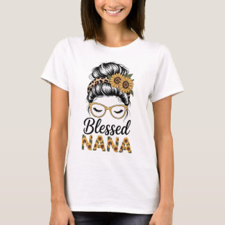 Camiseta Nana Abencoada com Óculos de Sol e Girassóis