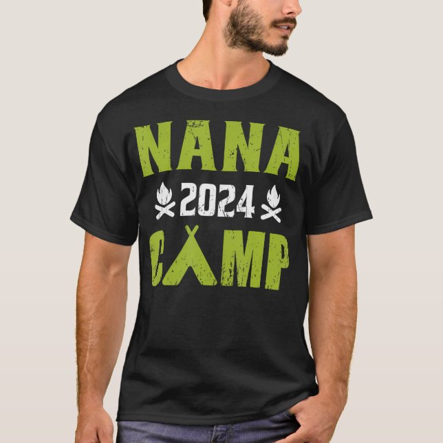Camiseta Nana Camp 2024 Família Férias de Verão Tripulação  (Frente)