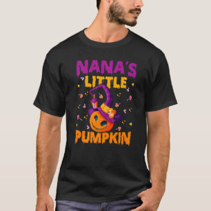 Camiseta Nana's Little Pumpkin Halloween Costume Witch Pump