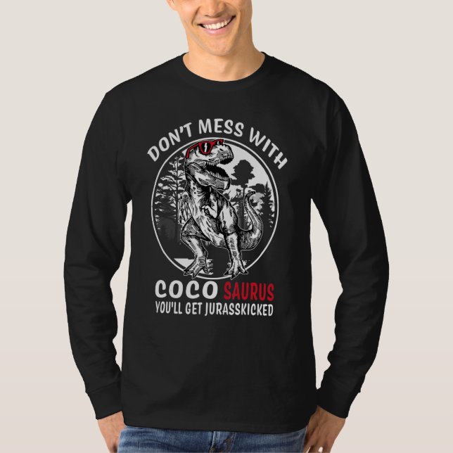 Camiseta Não Brinque Com a Vovó Jurasskicked Coco Saurus (Frente)