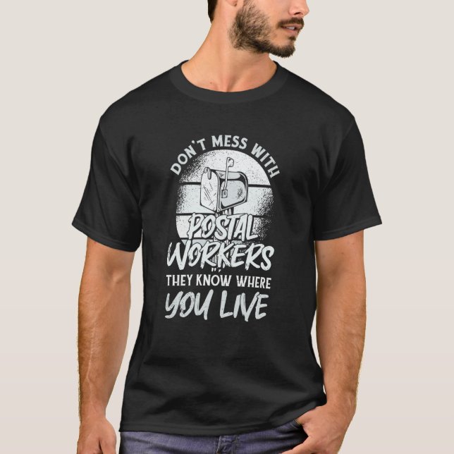 Camiseta Não Brinque Com Os Trabalhadores Dos Correios Eles (Frente)
