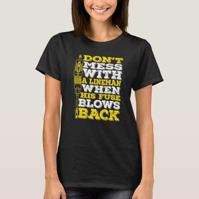 Camiseta Não Brinque com um Lineman Quando Seu Fusível Esto (Frente)