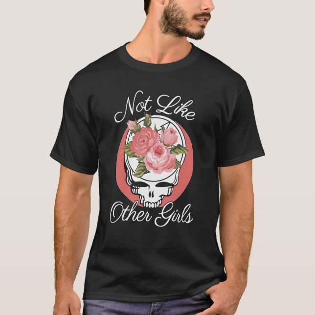 Camiseta Não Como Outras Garotas Flores De Crânio (Frente)