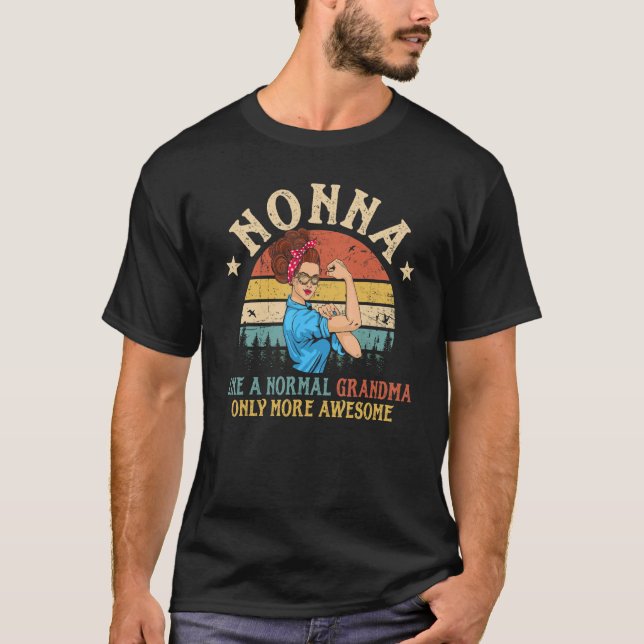 Camiseta Não Como Uma Avó Normal Só Mais Uma Mulher Incríve (Frente)