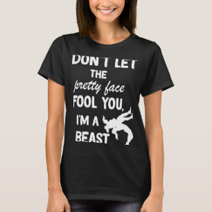Camiseta Não deixe a cara bonito enganar as garotas lutas