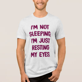 Camiseta Não Dormindo, Descansando Meus Olhos Engraçado Pia