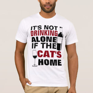 CAMISETA NÃO É BEBENDO SOZINHO SE A CASA DO GATO