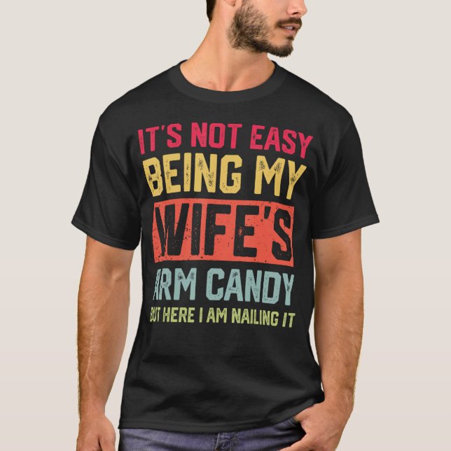 Camiseta Não é fácil ser o braço da minha esposa... (Frente)