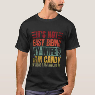 Camiseta Não É Fácil Ser O Docinho De Braço Da Minha Esposa