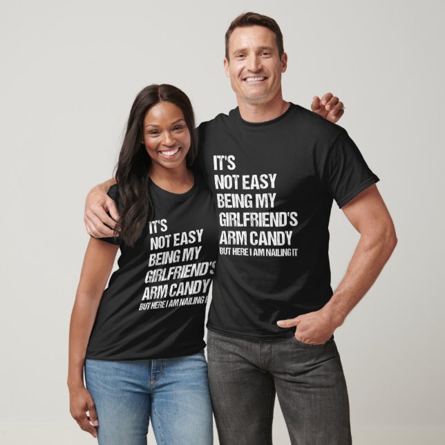 Camiseta Não É Fácil Ser o Enfeite da Minha Namorada (Unissex)