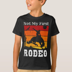 Camiseta Não É O Meu Primeiro Rodeo Cowboy Horse Sunset