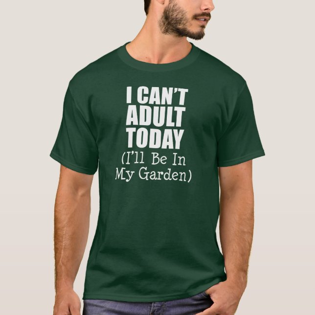 Camiseta Não é Possível Adultar Hoje (Esteja no Jardim) (À  (Frente)