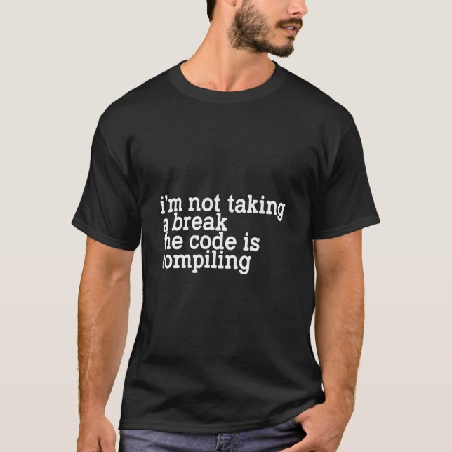 Camiseta Não estou a fazer uma pausa O código está a compil (Frente)