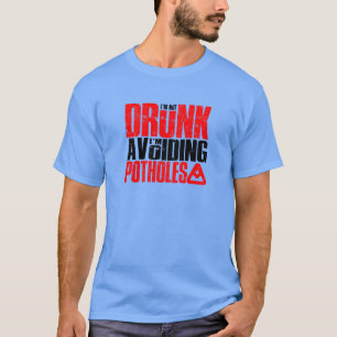 Camiseta Não estou bêbado Estou evitando buracos Carro