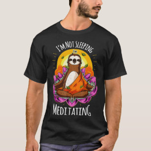 Camiseta Não Estou Dormindo, Meditando YOGA Sloth