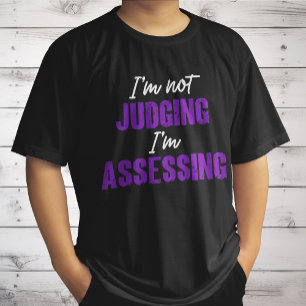 Camiseta Não Estou Julgando, Estou Avaliando, Assistente So